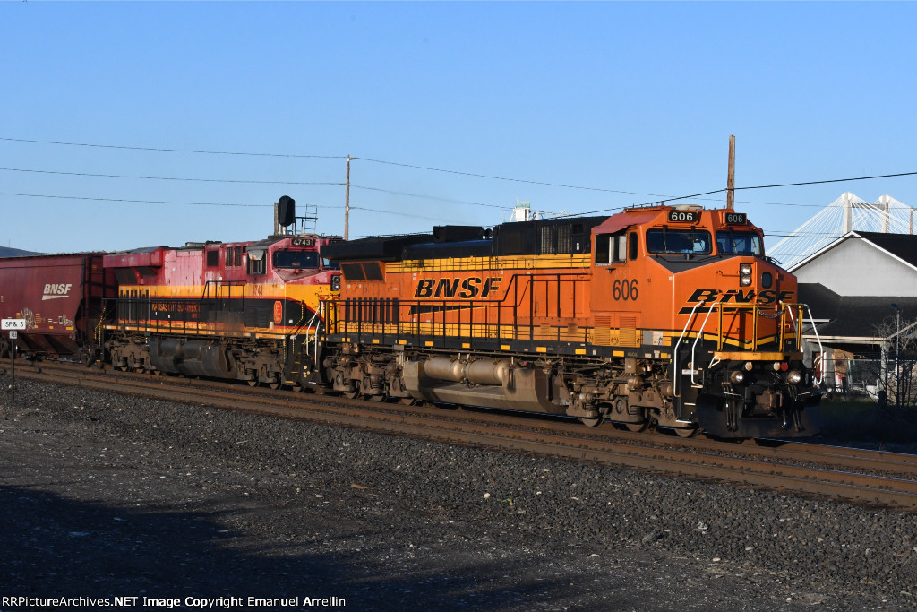 BNSF 606 & KCSM 4743